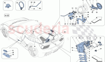 MECHANISMUS ZUM ÖFFNEN DER MOTORRAUMKLAPPE UND DER KRAFTSTOFFTANKKLAPPE